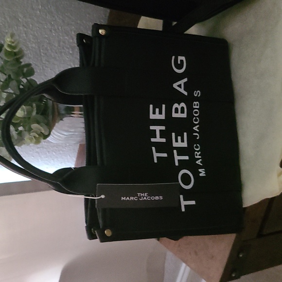 Handbags - The tote bag